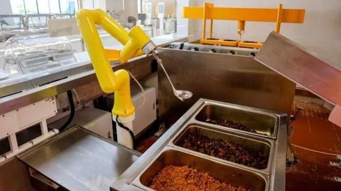 3分钟出餐、30秒一杯咖啡：AI大厨正在接管你的餐桌!