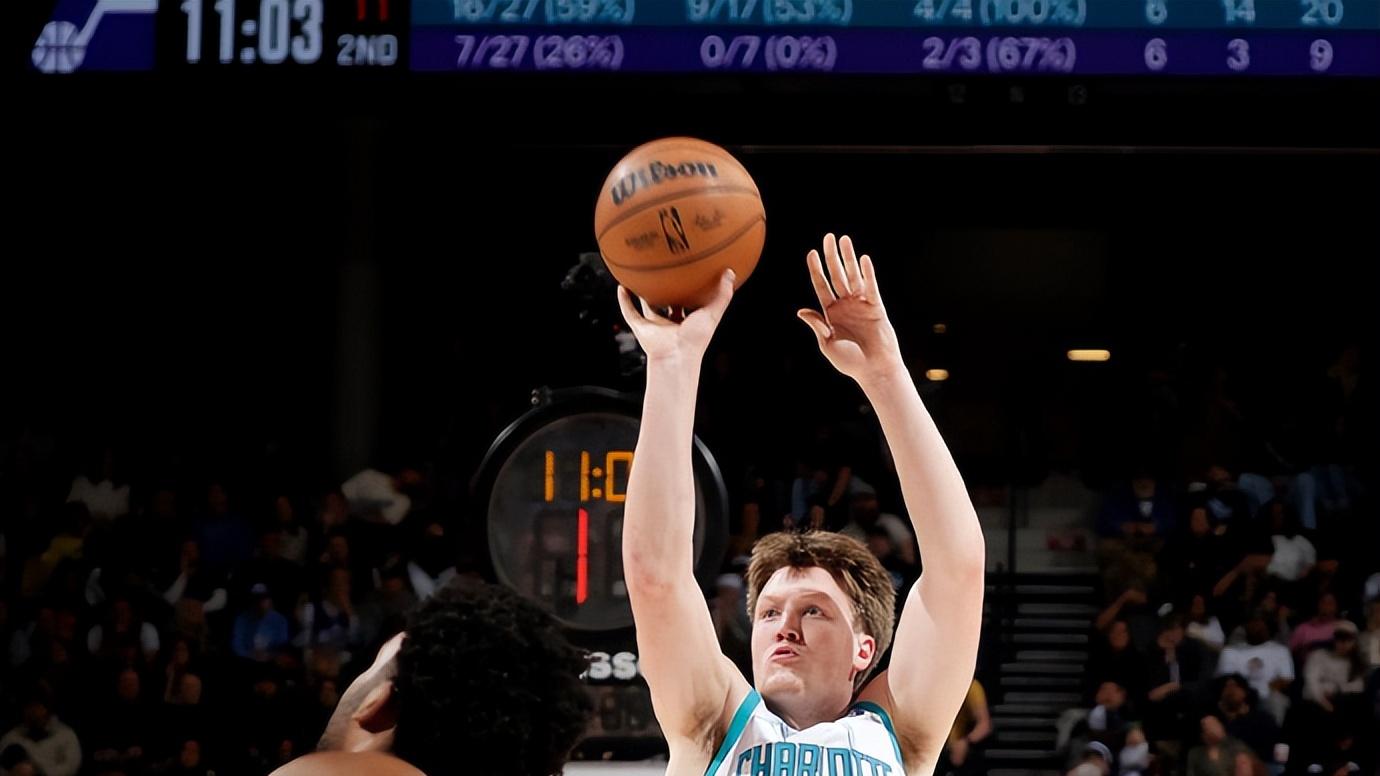 狂胜55分，只比“58惨案”少3分！黄蜂首节净胜31分，全场轰150分