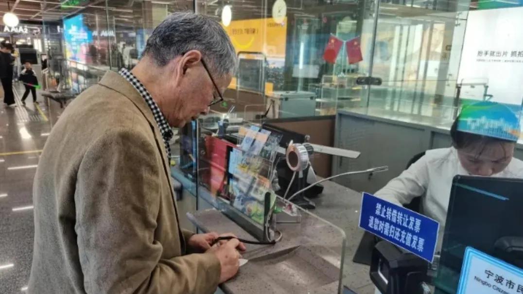 入境别踩雷！上海30天办结工作签转居留许可