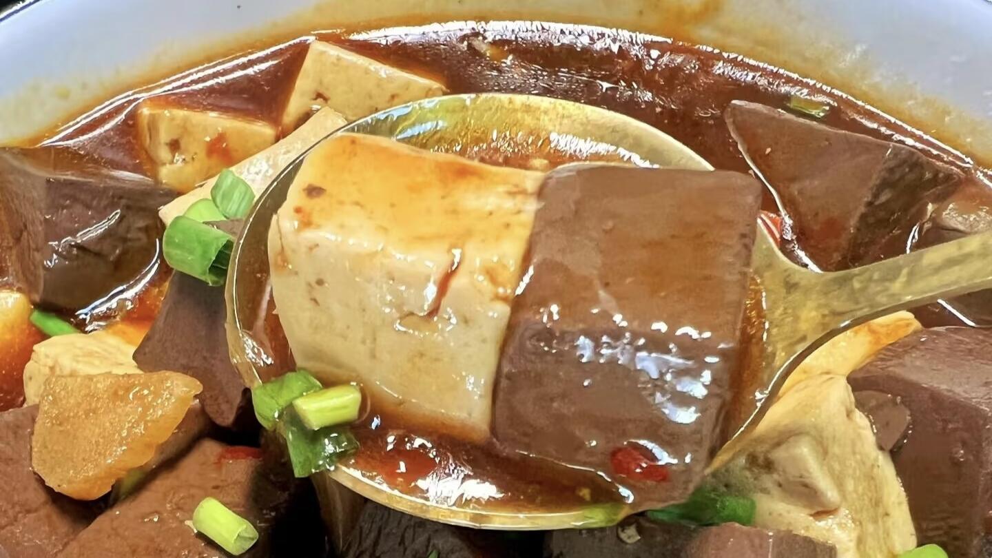 “双色豆腐”：红白双色，在舌尖跳探戈的家常下饭神器