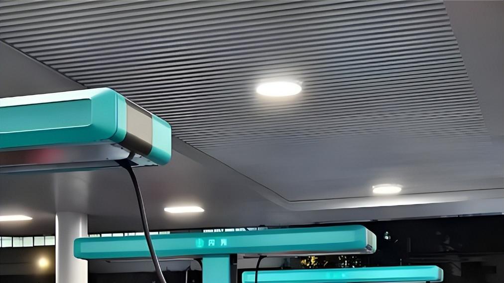 又有大动作，比亚迪不语，只是一味担当