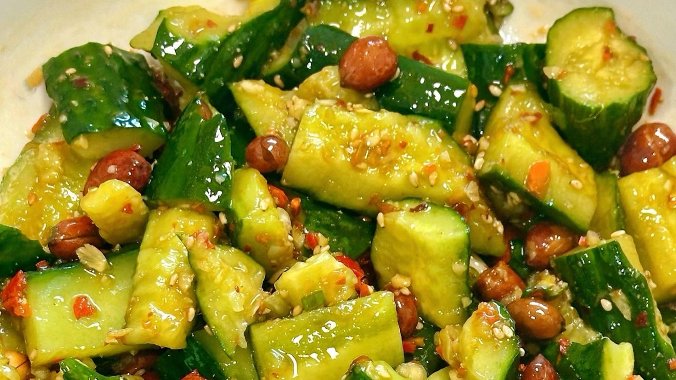 凉拌黄瓜：夏日里的清脆交响曲