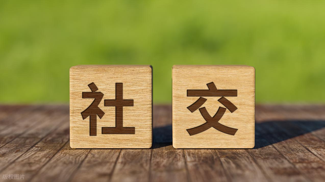 当你约不出那个“消失的朋友”，宇宙其实在给你发一封温柔的退场通知书你有没有过这种经历？