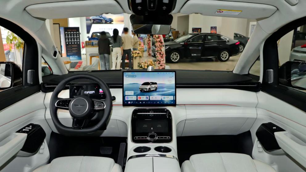 车长5360mm，纯电续航超200km，银河V900家庭出行又一选择？