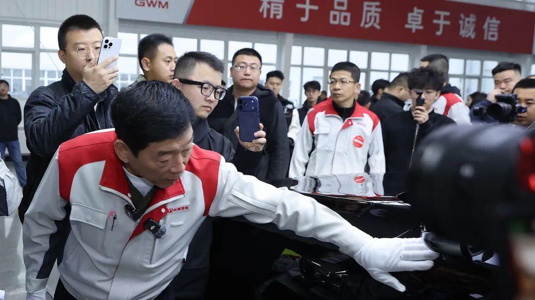 谁在纵容汽车业的“参数泡沫”？魏建军的真话，不该成为行业孤勇