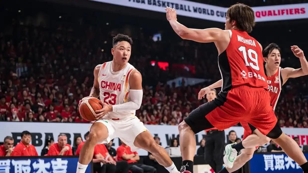 中国男篮大逆转，三悍将当场就哭了，贺希宁哭着说的话真感人