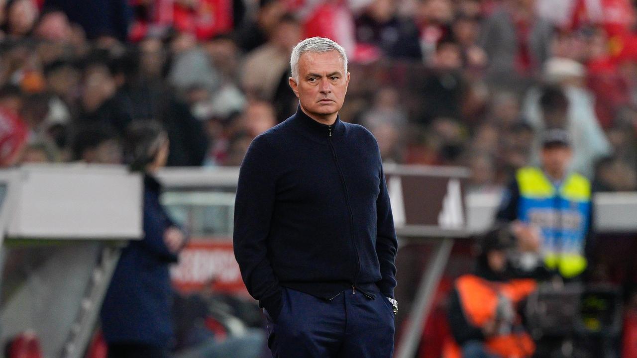 随着比分定格3-0, 63岁穆帅率队27轮不败+反超葡萄牙体育, 逼近榜首