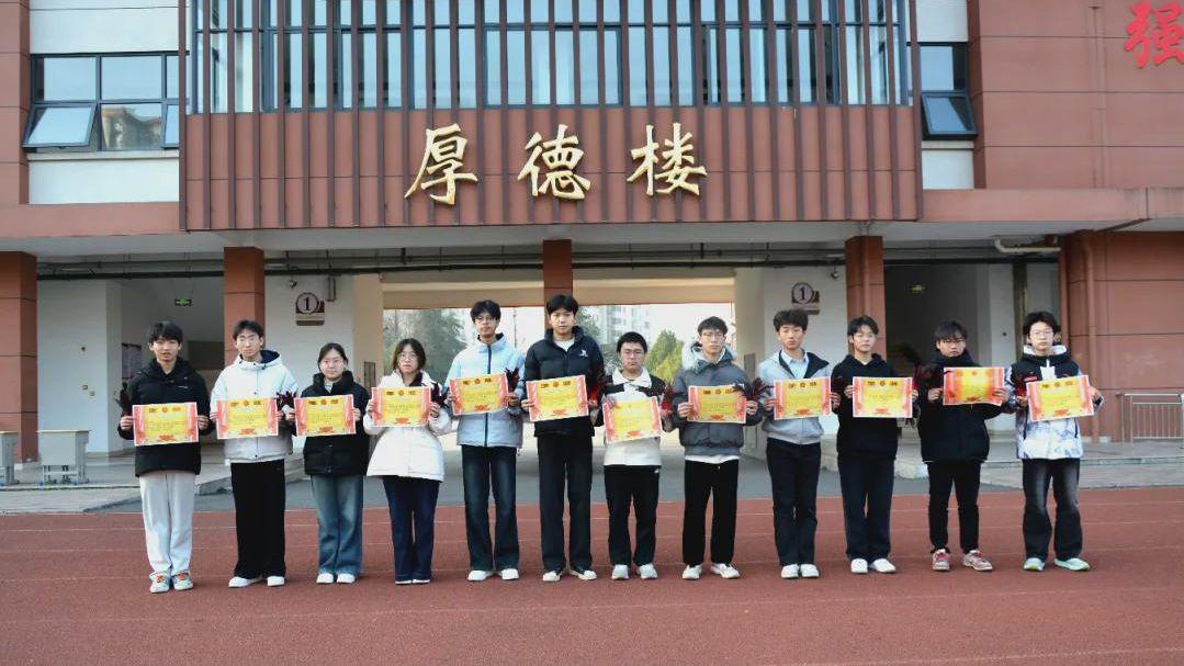 信阳市第三实验高级中学成功举办传统体育进校园踢毽子比赛