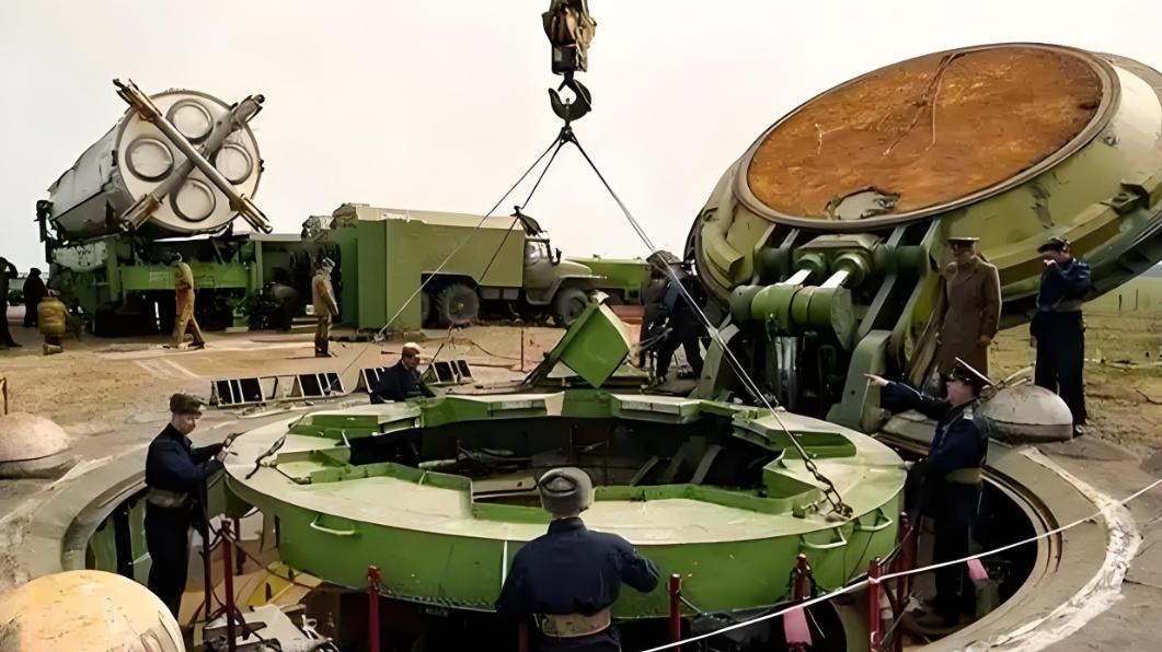 距离中国仅900公里，此国曾秘建10000座地下堡垒，2000枚洲际导弹竖起