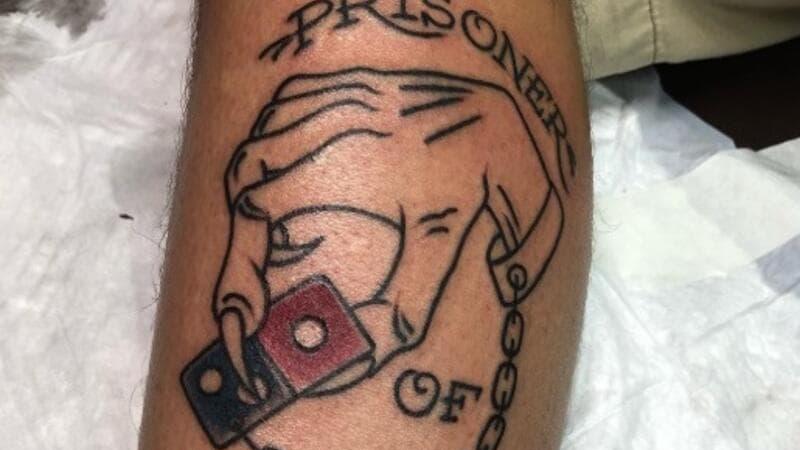 纹个身就能白吃100年披萨？结果只免费吃了5年就不给了