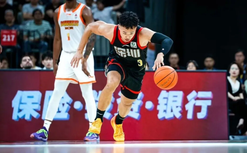 CBA季后赛格局清晰！前三确定！广东大战广厦，徐杰麦考尔摊牌了