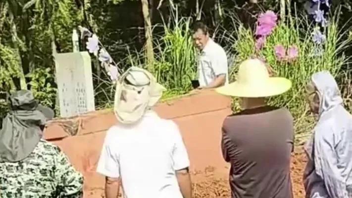 湖南岳阳一工地挖出百年棺木，网传满棺金银？当地多部门回应：初步判断为清代物件，已移交博物馆