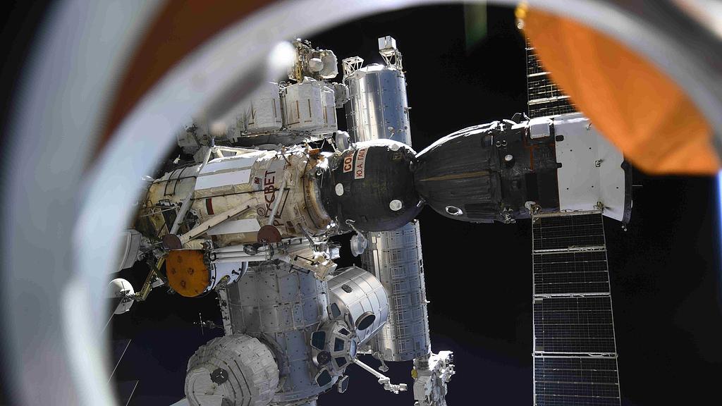 启程！SpaceX龙飞船发射升空，奔赴国际空间站执行宇航员轮换任务