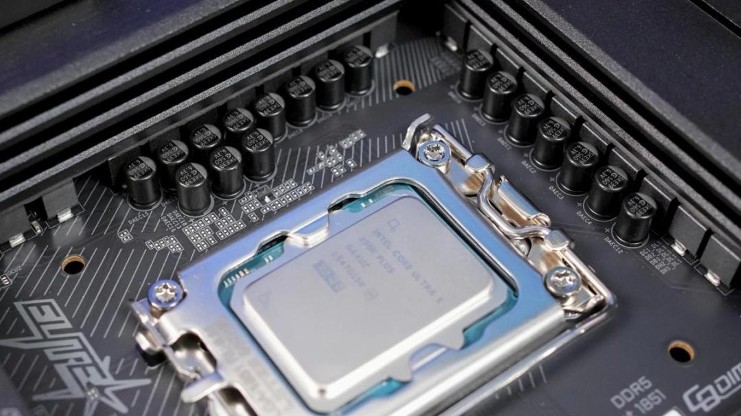 酷睿Ultra5 250K Plus + 技嘉Z890M小雕 DUO X主板：双重越级