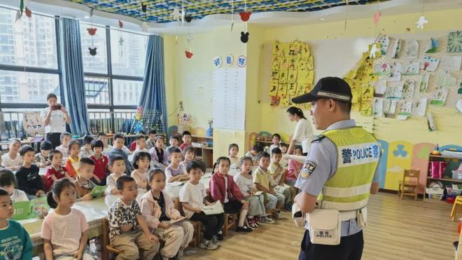 这堂暑假前趣味安全课，交警叔叔温柔开讲