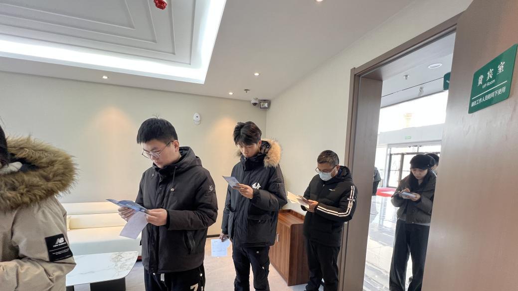 农行临沂河东支行联合河东区总工会开展3.15金融宣传活动