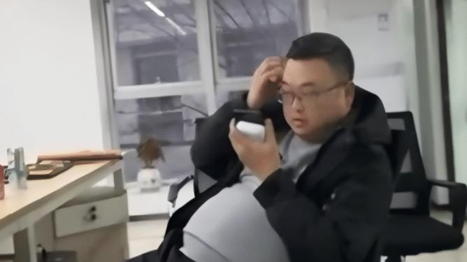 大司马8万元电脑翻车，玩游戏提示性能过低，采购助理被证实吃回扣