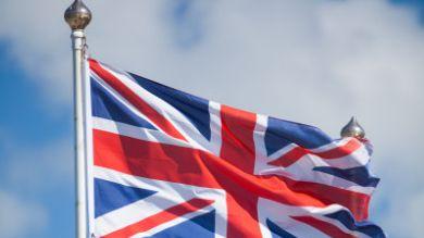 拒绝二选一！英国首相斯塔默的访华背后，藏着日不落的最后野心