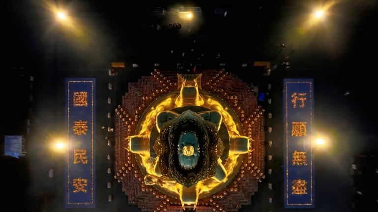 万盏心灯映峨眉：2026年普贤圣诞日再现“大光明山”胜景