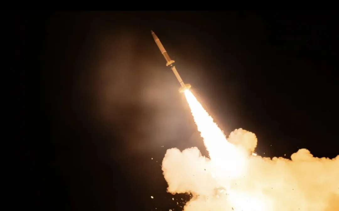 465枚导弹齐射，13国被拖下水：伊朗在打一场“消耗政治耐心”的战争