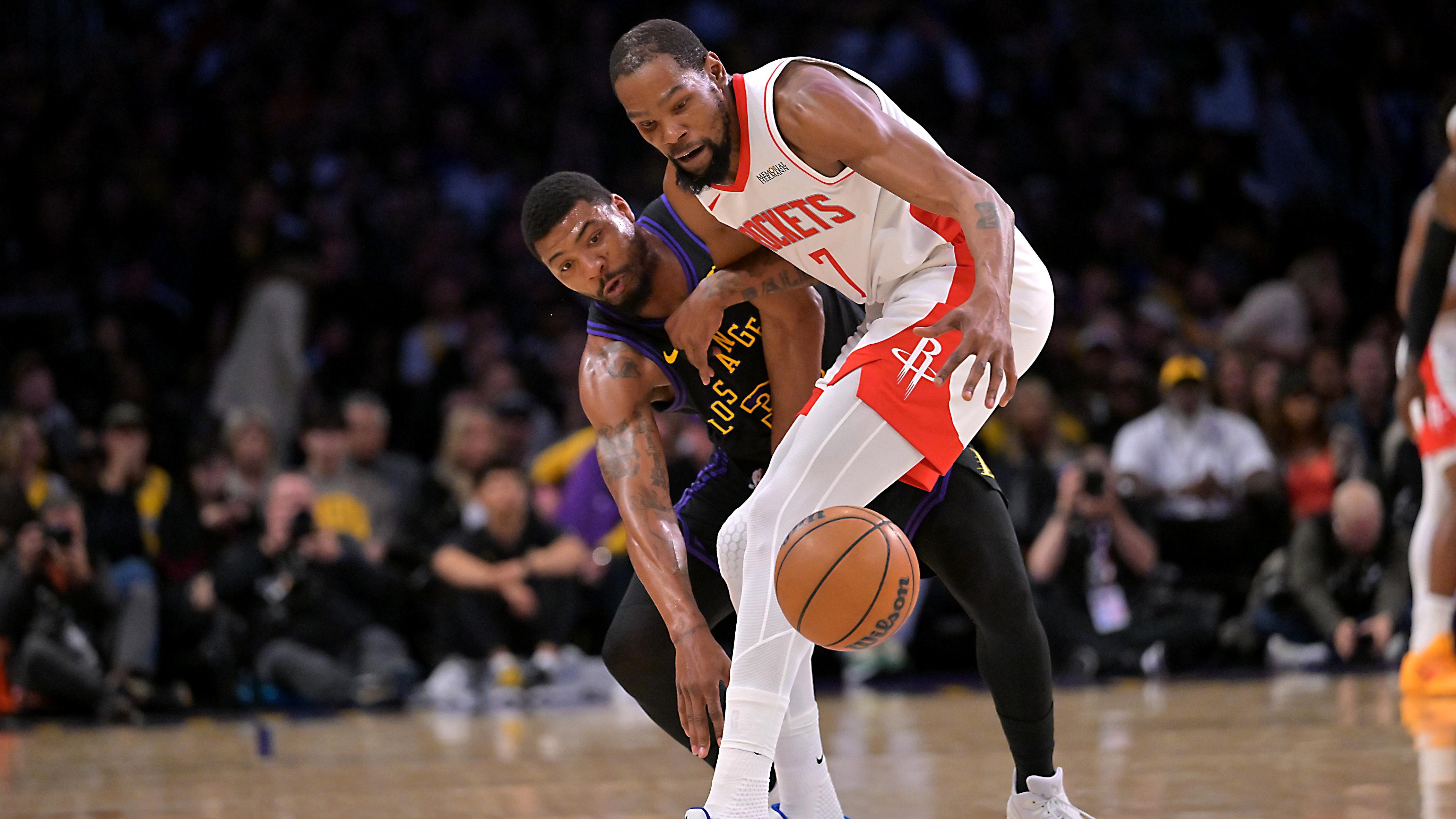 老詹砸烂数据模型！常理无法定义湖人 新三驾马车为东里争取时间