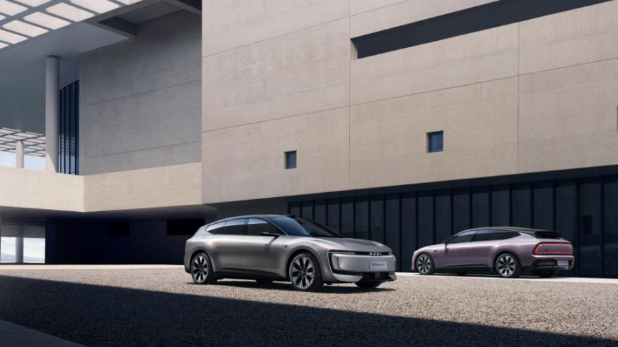 年味满载赴团圆，奥迪 E5 Sportback与Model 3家庭纯电返乡选谁？