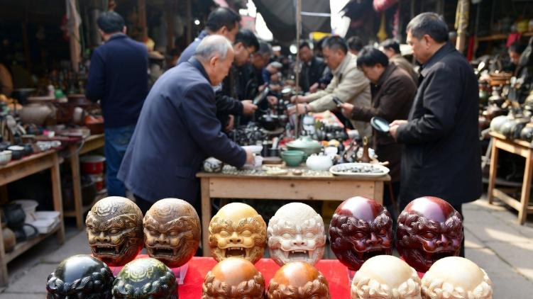 文玩核桃假老泛滥 如何3招鉴别真老桩 赶紧学起来