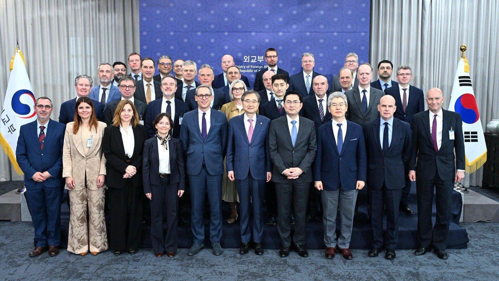 北约30国大使集体“东巡”日韩，传递出了一个极为危险的信号