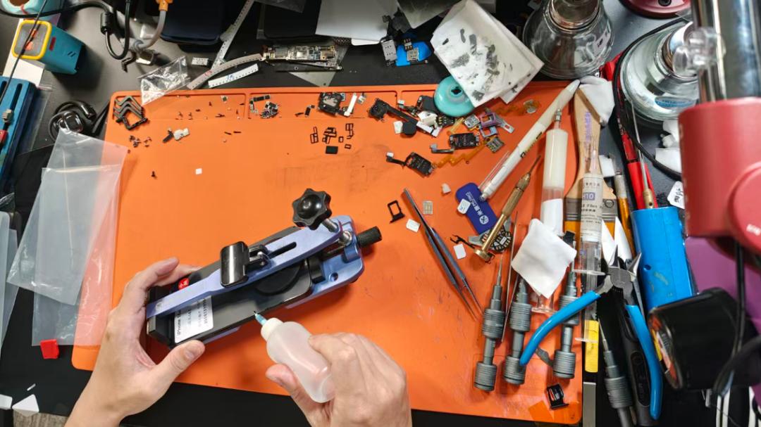 卡贴iPhone16e解锁迎来新模式：内置集成卡槽+双卡QPE满血版本！