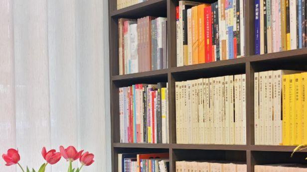 把春天请进书房：素净一间，心安一隅