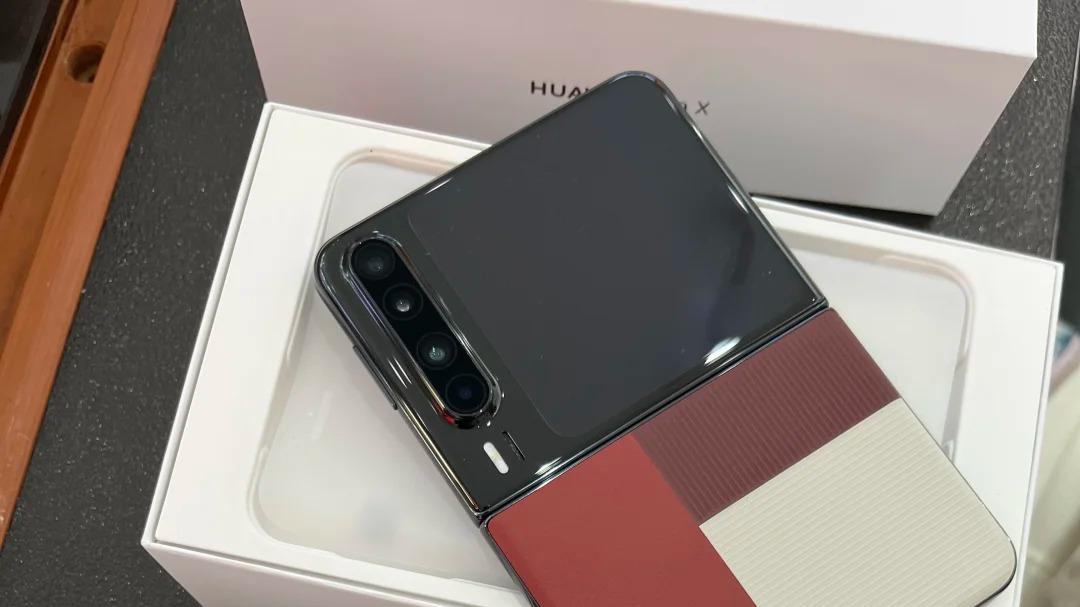 三星S26系列凉了？预售不达目标，学习华为推出阔折叠手机