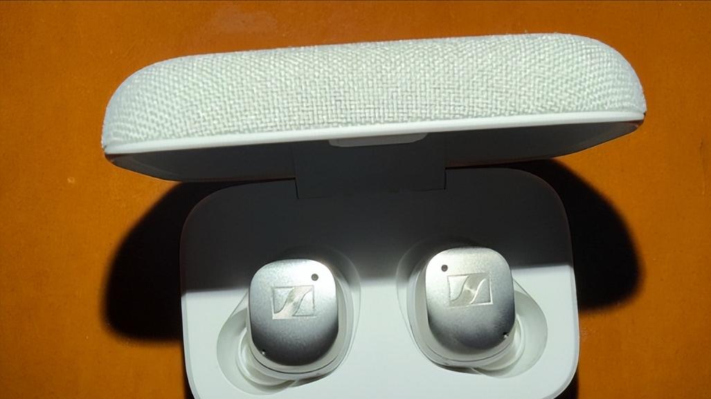 入耳式降噪耳机适合什么场景下？能拯救嘈杂的通勤和工作环境吗