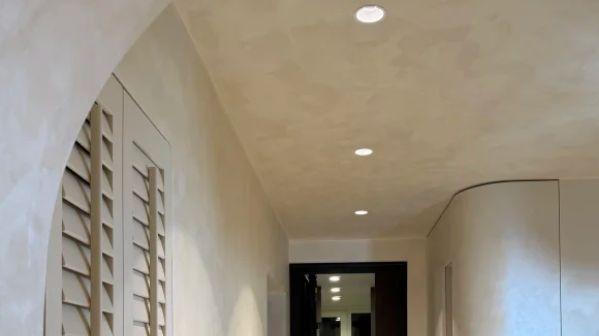 丝绒、棉麻、皮革，给家三种不同的午后时光