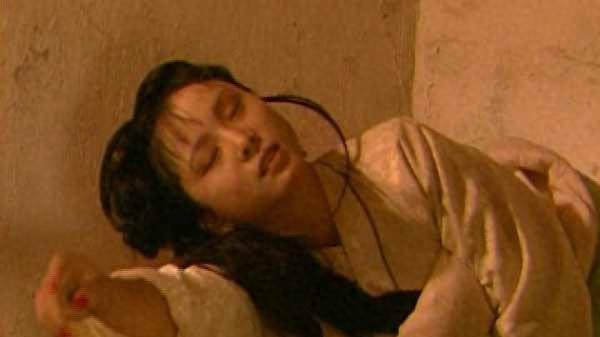 晴雯临死，为什么要跟宝玉互换内衣？是为了刺激袭人吗？