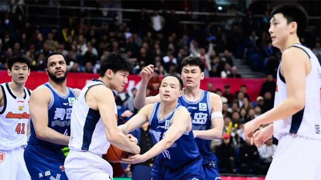 王牌变水货！广东队逆转青岛队，杜锋赛后再收2好消息