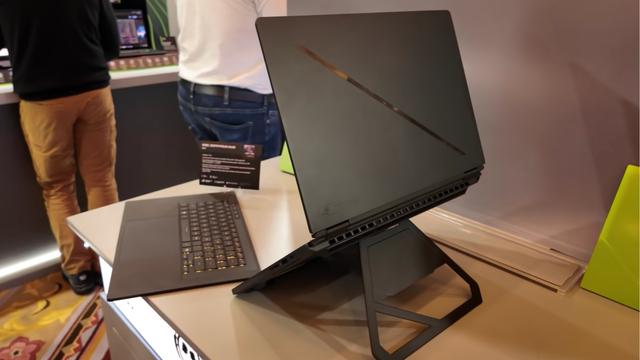 英特尔牙膏挤爆！全新酷睿Ultra续航最长27小时，核显还能玩3A！