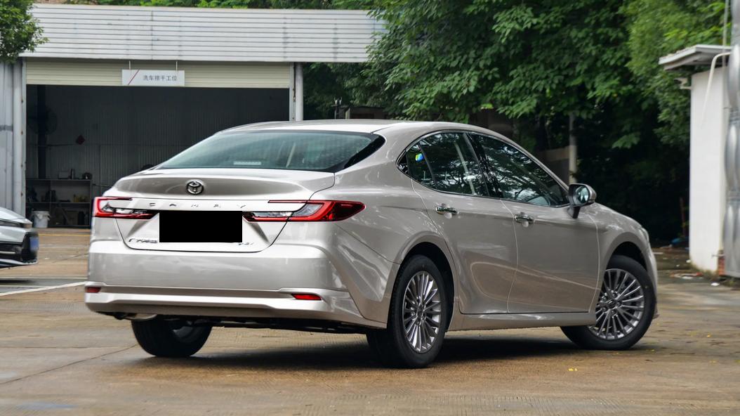 凯美瑞2.0L双擎丨兼顾动力与油耗，前三年用车成本分析