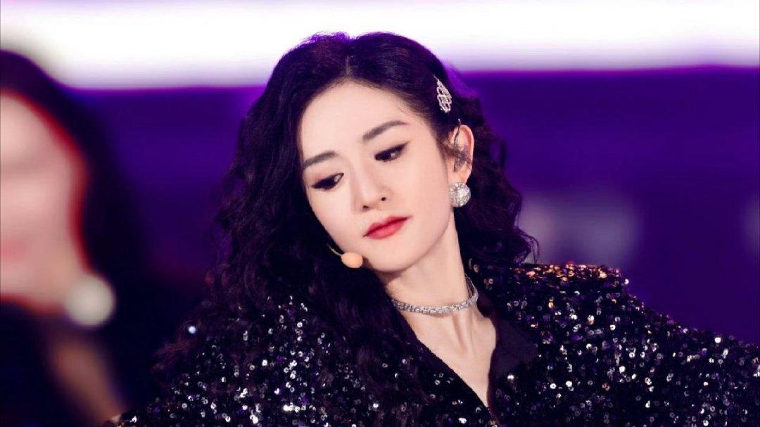 谢娜官宣2027演唱会：当“综艺女王”奔赴音乐之约