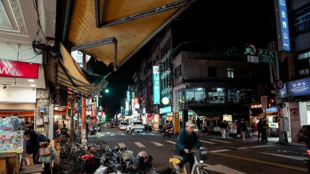 凌晨 2 点骑车回家那一刻，我承认 37 岁做 AI 开发不能再靠硬扛了