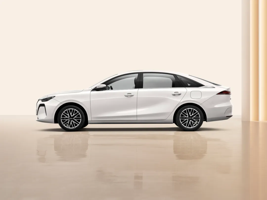 买车送黄金 实测油耗低至4.26L 荣威i6预售6.59万起