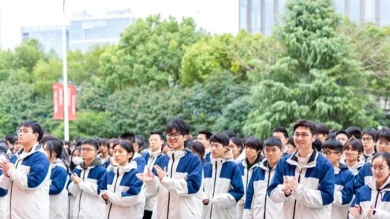 首考荣耀加冕，百日亮剑筑梦|三联高复举行2026首考表彰暨高考百日冲刺誓师大会