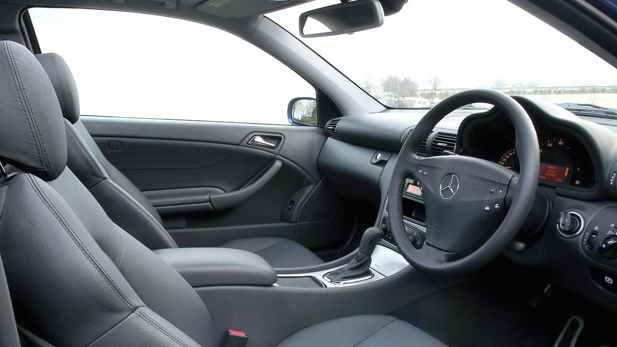 奔驰C级SportCoupe：紧凑掀背的运动传奇