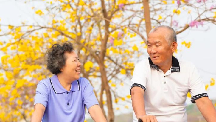 晚年不内耗，余生才自在！60 岁后，和老伴 “各过各的” 有多香