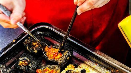 长沙臭豆腐，黑色的一块闻着臭吃着香