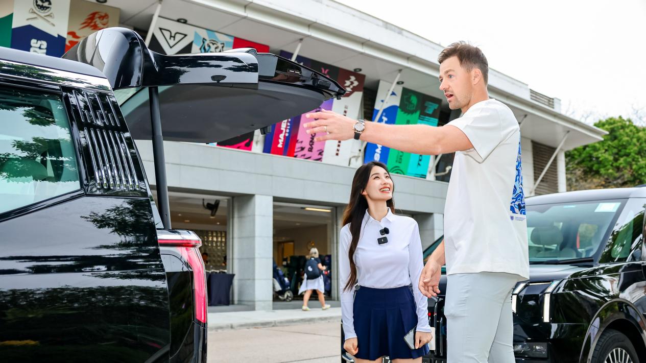 高尔夫球圈人手一台极氪009？