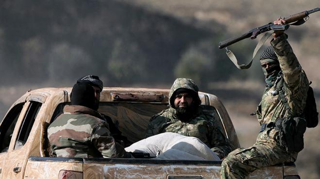 中东巨变10万大军闪击，老美扔基地拔腿就跑