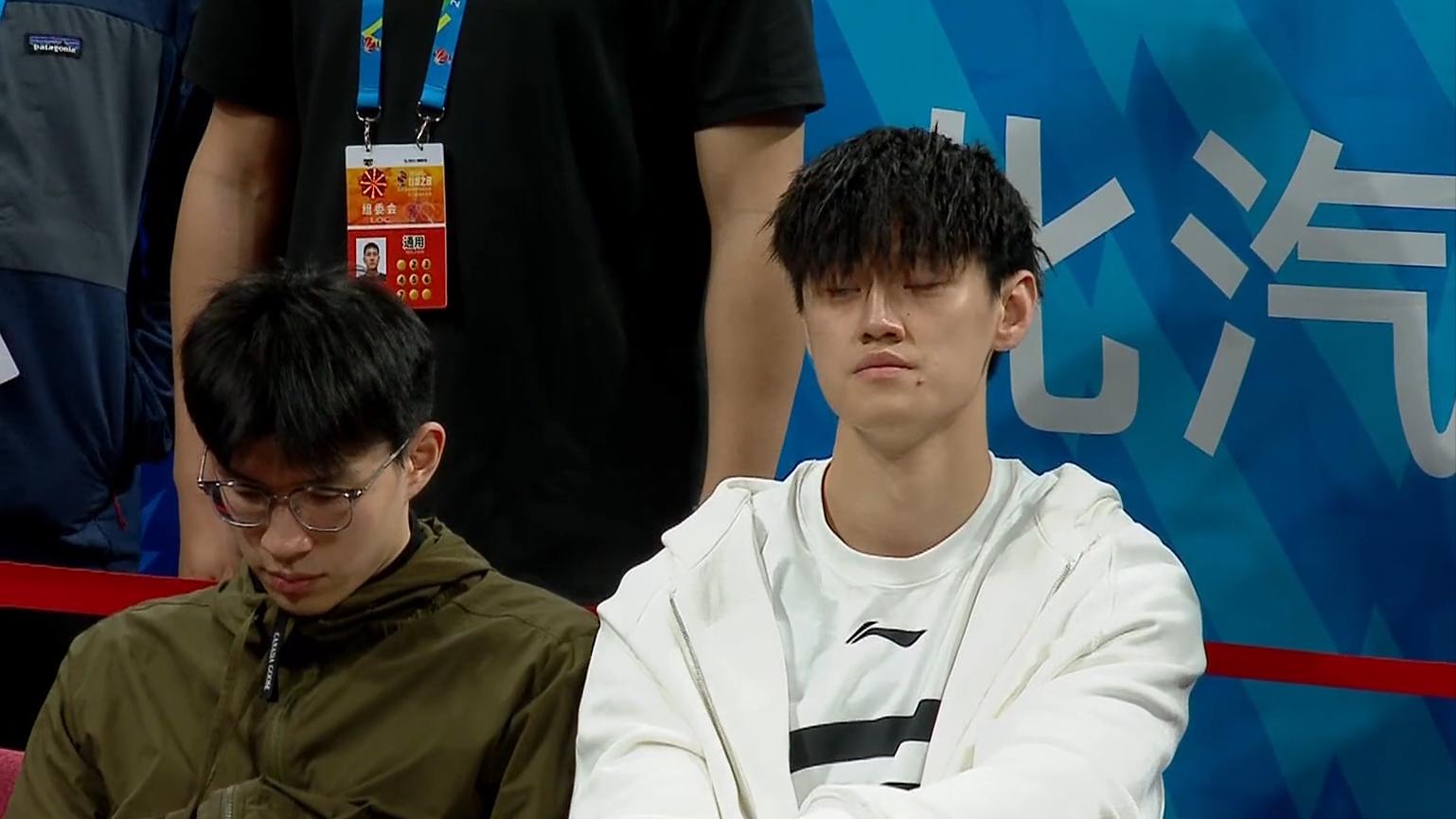 王哲林24+17力压周琦，19连胜！冠军外援9记三分