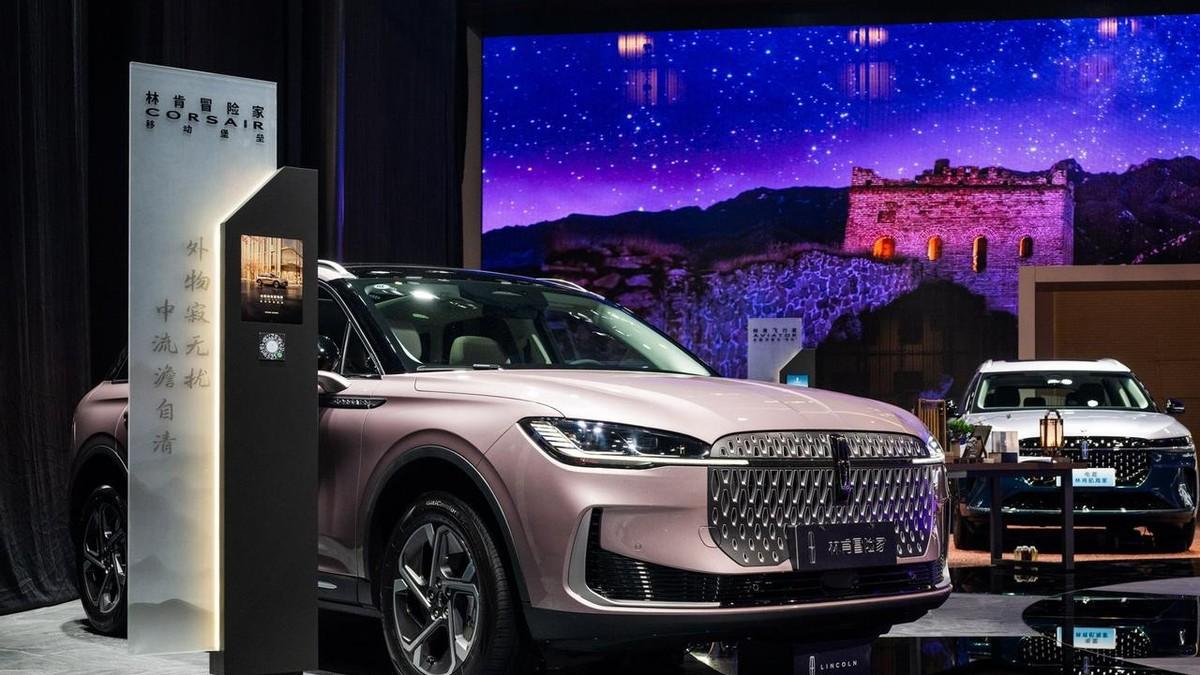 坐在车里看星星？冒险家这个全景天窗太浪漫了！