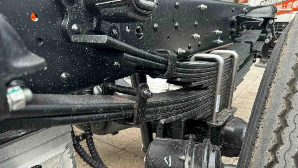 续航无忧，城配新选！亿纬140度电+2C快充，江淮新能源EV9轻卡评测