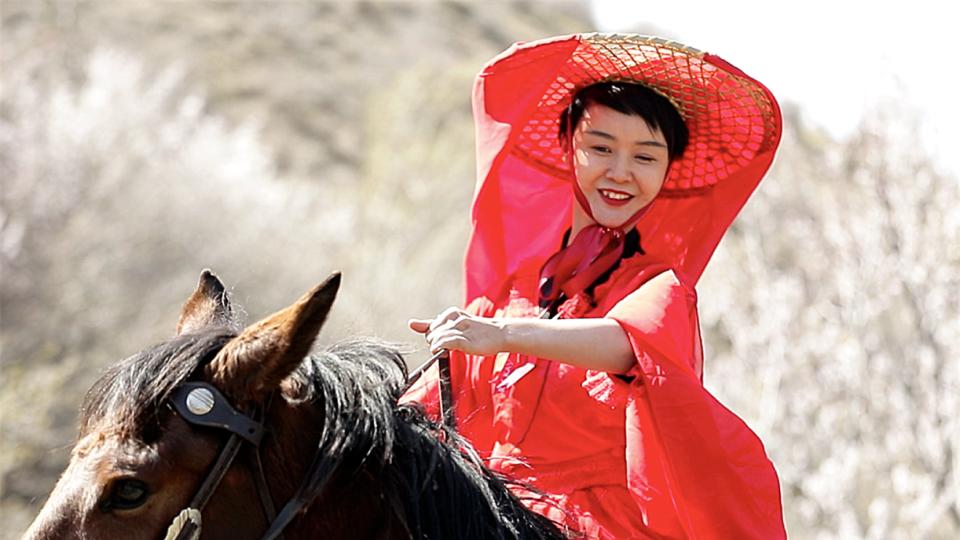 心疼，贺娇龙的中学老师透露抢救细节，母亲曾反复告诫：再骑马以后不准回家